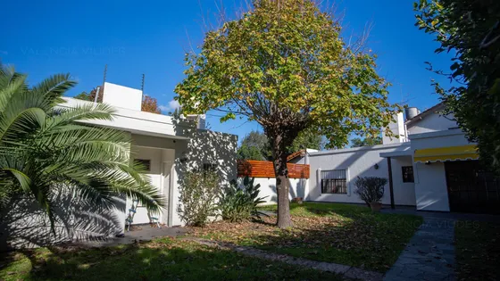 Venta De Ph 2 Ambientes Con Dependencia Y Jardín En Haedo Chico