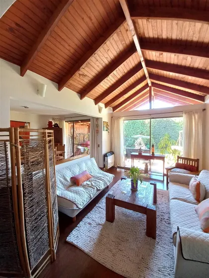 Casa En Venta De 5 Dorm. En Machalí