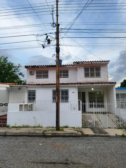 Casa Con Pozo De Agua En Urb Monteserino San Diego Yt 