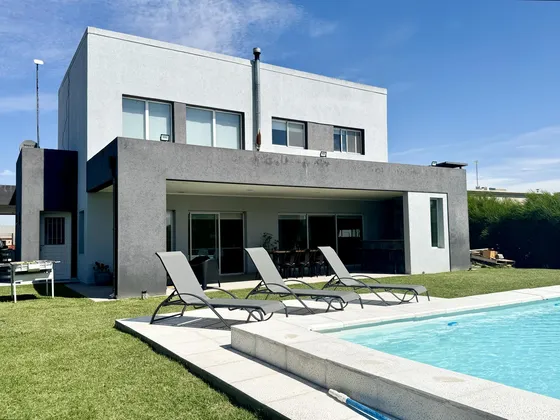 Casa En Venta En La Alameda Canning