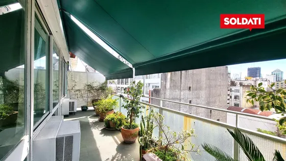 Oficina En Venta - Con Terraza - En Maipú Al 400 - (posbilidad De Uso Como Vivienda)