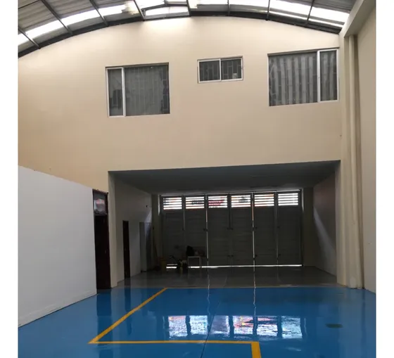 Bodega Comercial + 3 Apartamentos, Fontibon 10x18m Edificio