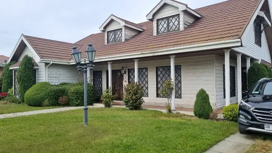 Vende Excelente Casa 3d/2b, 3est. 2 Bod. Punta Arenas