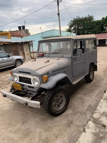 Toyota Land Cruiser 4.2 Fj43