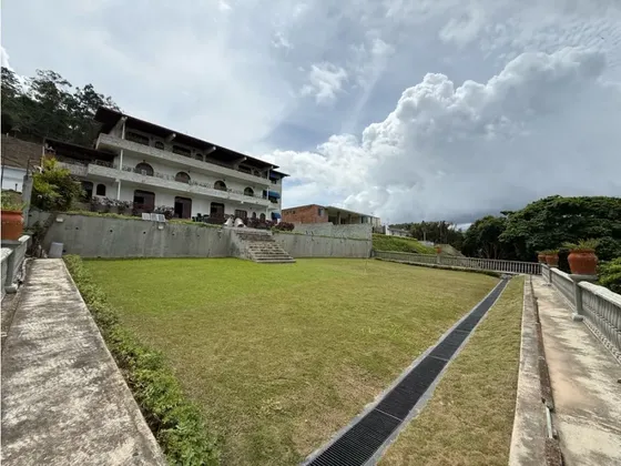 Se Vende Casa 1580m2 6h+s/4.5b+s/14p La Lagunita