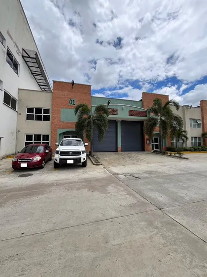 Galpón Comercial En Naguanagua, Centro Empresarial Del Norte. Keivis V
