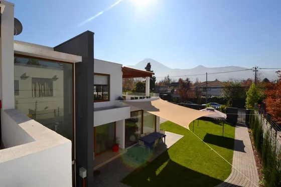 Casa En Venta De 3 Dorm. En Vitacura