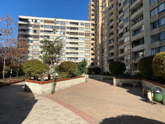 Amplias Áreas Verdes, Gastos Comunes Bajos.