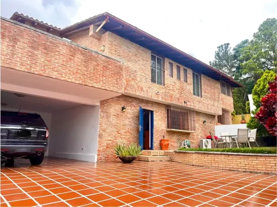 Venta De Impecable Casa En La Lagunita