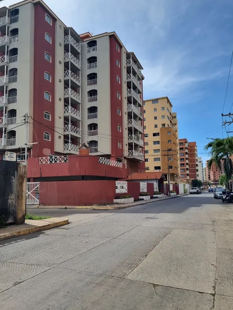 Se Vende Apto De Dos Habitaciones, 2 Puestos Estac.en Calle Arismendi De Lecheria