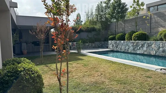 Casa En Arriendo De 5 Dorm. En Piedra Roja