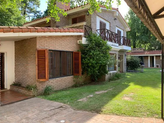 Casa En Venta De 4 Dormitorios En Rosario- Fisherton
