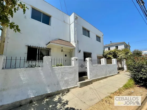 Casa En Venta De 5 Dorm. En Villa Alemana