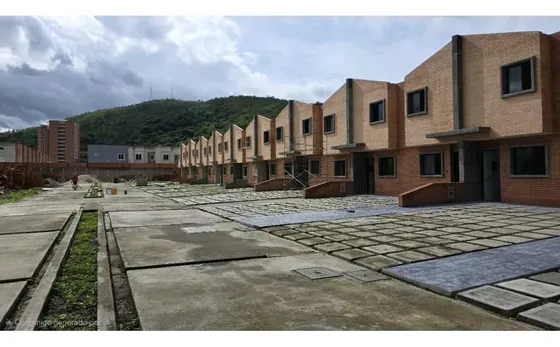 Venta Primaria De Townhouse, Urb. Manantial, Naguanagua.