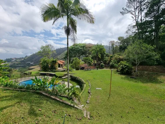 Venta De Hermosa Casa Tipo Hacienda Ubicada En Baruta Urbanizacion Los Guayabitos Caracas