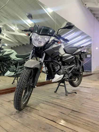 Bajaj Rouser Ns 125