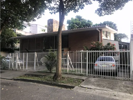 La Floresta. Ubicada En Calle Ciega.