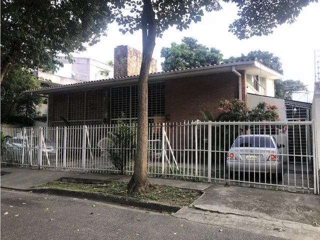 La Floresta. Ubicada En Calle Ciega.