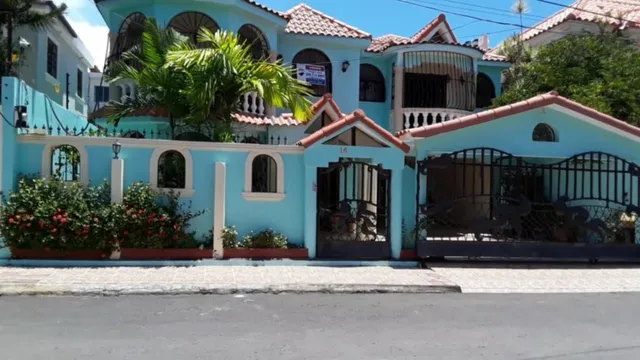 Casa En Venta En Zona Exclusiva De Santo Domingo, Los Corales Del Sur, De Oportunidad Por Motivo Economico
