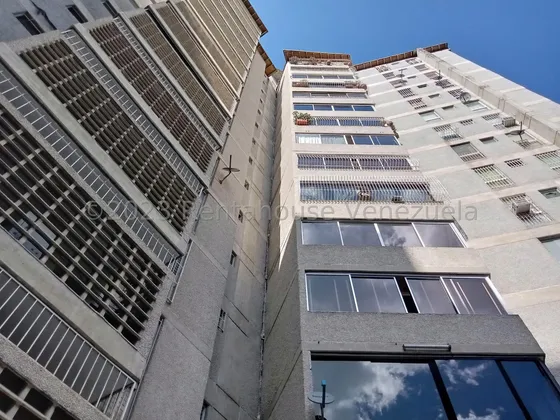 Noble Apartamento Para Actualizar, Amplio Y Con Ubicacion Privilegiada En Santa Inés.(atm)