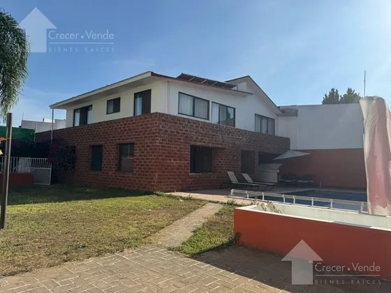 Casa Sola De Dos Niveles En Venta, En Privada Con Vigilancia En Lomas Tetela, Cuernavaca Morelos
