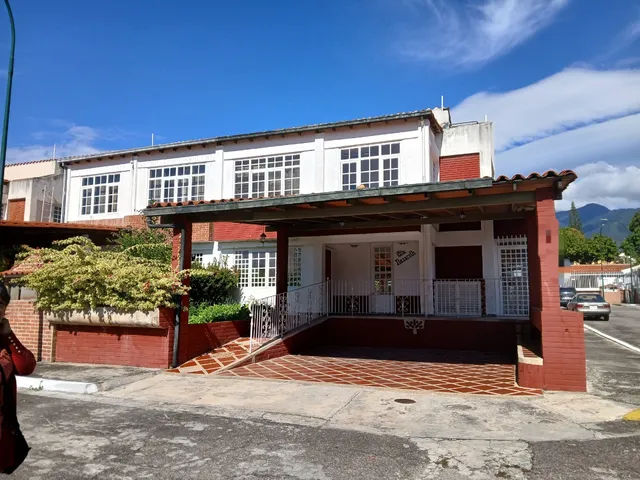 Se Vende  Town House En Guatire Castillejo Lista Para Habitar! Conjunto Residencial Con Vigilancia 90 Town House De 236m2 Zhernandez