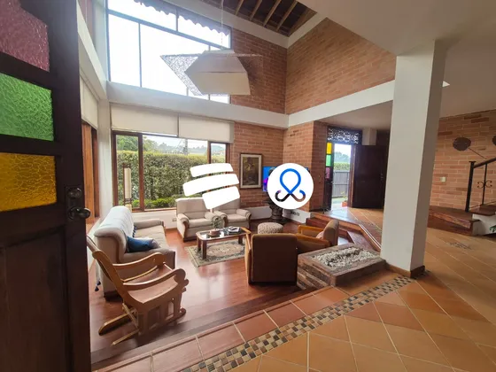Casa En Conjunto Cerrado En Venta En Loma Del Escobero 5 Habitaciones
