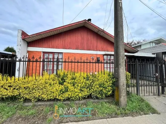 Casa En Venta De 2 Dorm. Con Amplio Terreno, Temuco