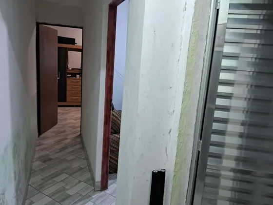 Casa De Um Quarto Cozinha E 1 Banheiro