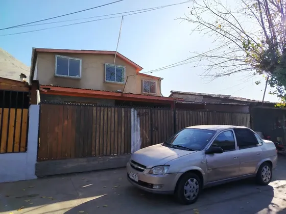 Casa 2 Pisos A Remodelar Con 3 Estacionamientos Y 2 Patios