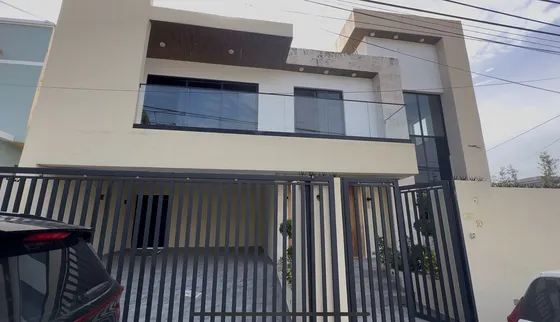 Casa En Altos De Arroyo Hondo De 4 Habitaciones
