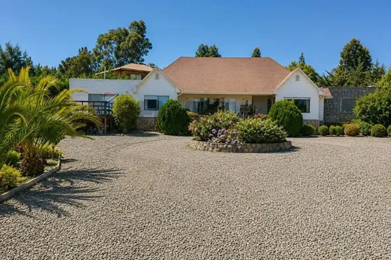 Exclusiva Casa En Parcela En Venta En Algarrobo
