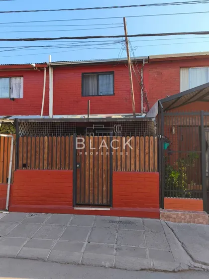 Casa En Venta De 2 Dorm.1 Baño, Peñalolén Excelente Estado.