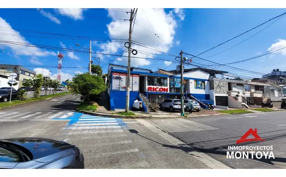 Casa Esquinera Comercial De 210 M² En Maraya, Pereira
