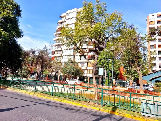 Venta De Casa Con Aptitud Comercial - Plaza Ñuñoa