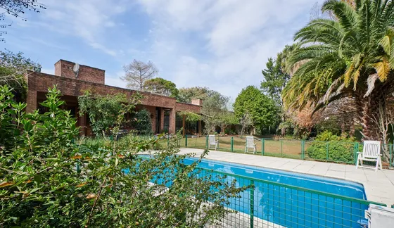 Venta Casa 6 Ambientes En Club De Campo Hacoaj Dependencia Pileta Con Solarium