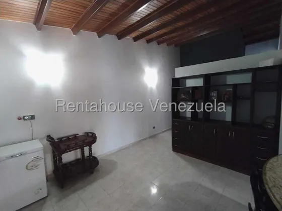 Sorangel Vargas Vende Amplia Y Hermosa Casa Con Tanque Subterraneo, Parriilera, Urbanismo Privado. La Trigaleña Cabudare Mls #25-18744