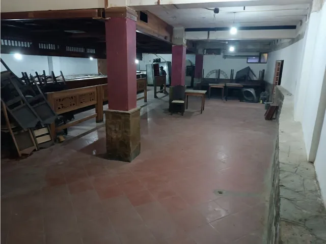 Local En Alquiler  La Candelaria Con Potencial 180mts