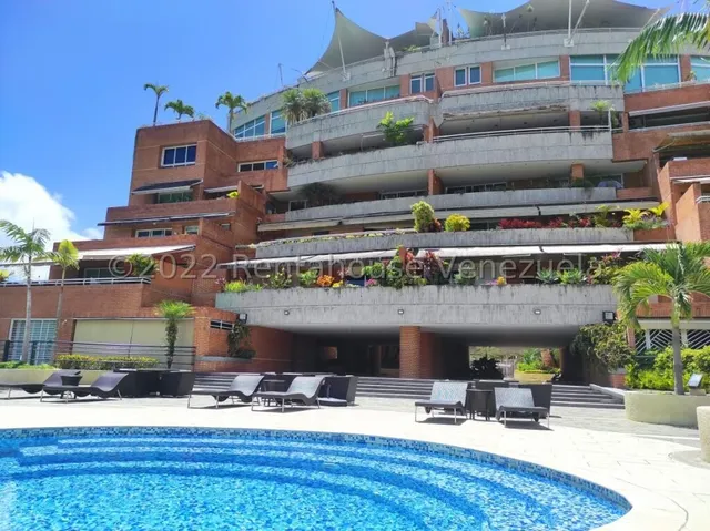 Apartamento Con Terraza En Solar Del Hatillo /  Marahuaka