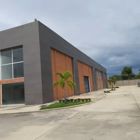 Mariana Vende Complejo De Galpones Oficinas Zona Industrial El Recreo Luisa
