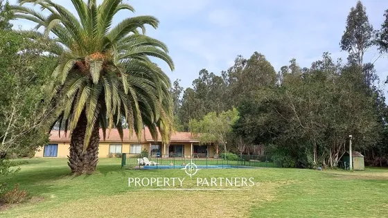 Casa Emplazada En Parcela De 5.000 Mt.