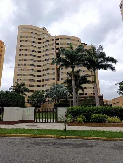 Karlhuy Vende Apartamento En Resd Plaza Real Mañongo Carabob