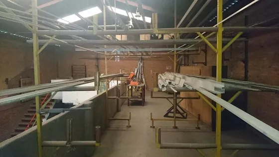 Excelente Bodega Comercial O Industrial Con Gran Potencial Para Desarrollar Uso Mixto Hasta 8 Niveles Hm 8/30/z Zona Val