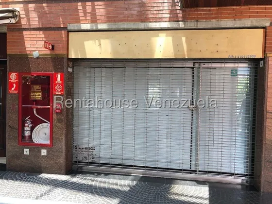 Se Ofrece En Alquiler Comodo Y Amplio Local Comercial Ubicado En El Centro Comercial San Ignacio En La Castellana