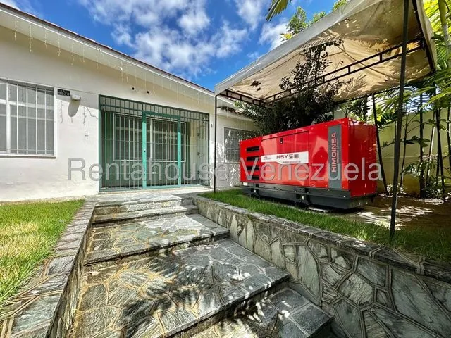 Casa De Uso Comercial, En Alquilr En La Trinidad. Mls# 25-15168. Isabel Salon