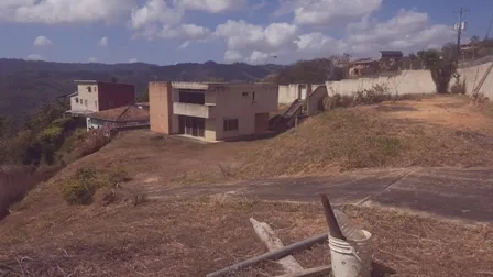 Venta De Terreno Con Casa En Obra Gris En Bosque La Lagunita  Pfjc-041