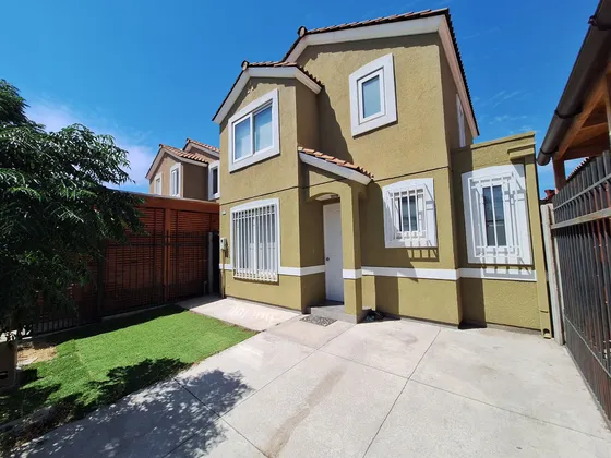 Excelente Casa En Barrio Los Ciruelo Buin