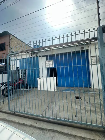 Alquiler De Local Comercial, A Pie De Calle, En Av. Branger, San Blas, 250$ Mml