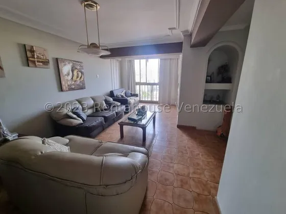 Sorangel Vargas Vende Amplio Apartamento Excelente Ubicacion. Res. Los Cedros Zona Este Barquisimeto Mls #25-6596
