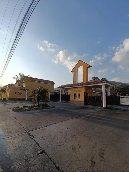 Yep Vende Amoblado Y Con Financiamiento Lindo Townhouse En San Diego, Los Frailes